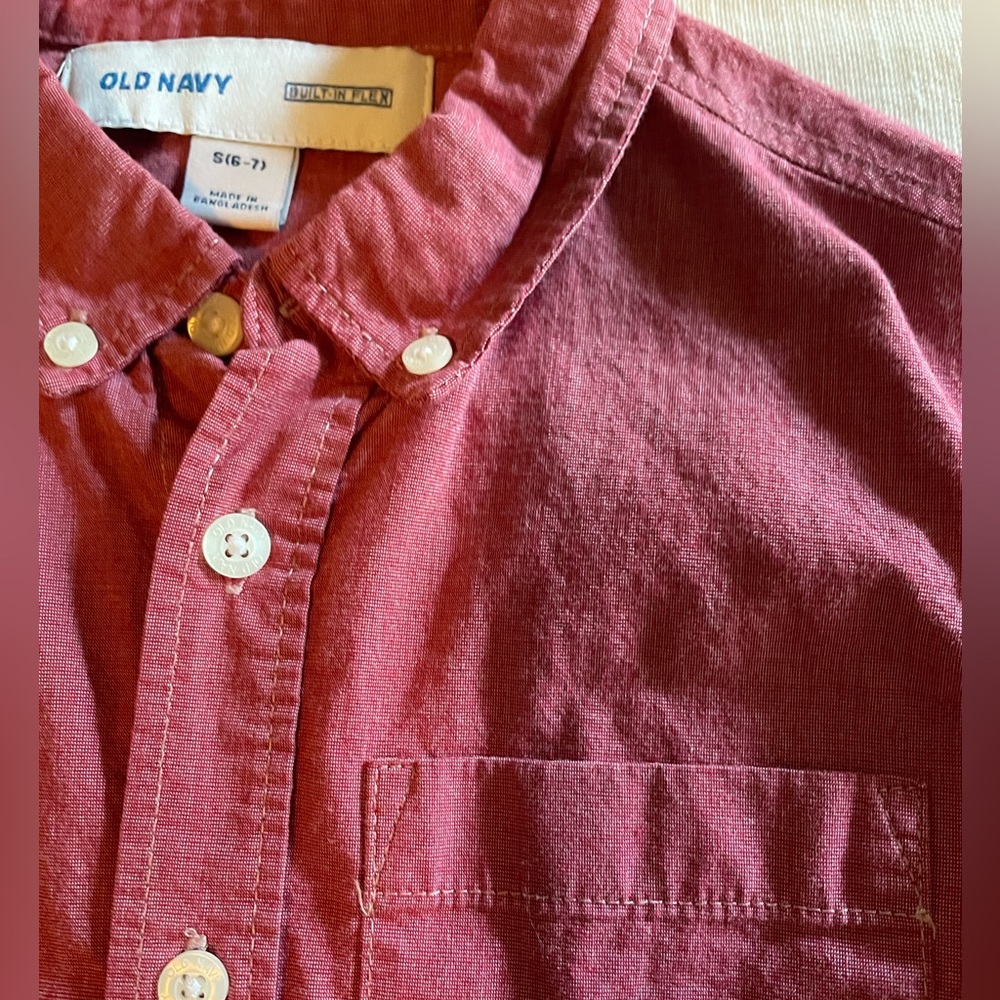 Boys long sleeve button-up, crimson red dress shirt.  Size 6-7 - Picture 2 of 4